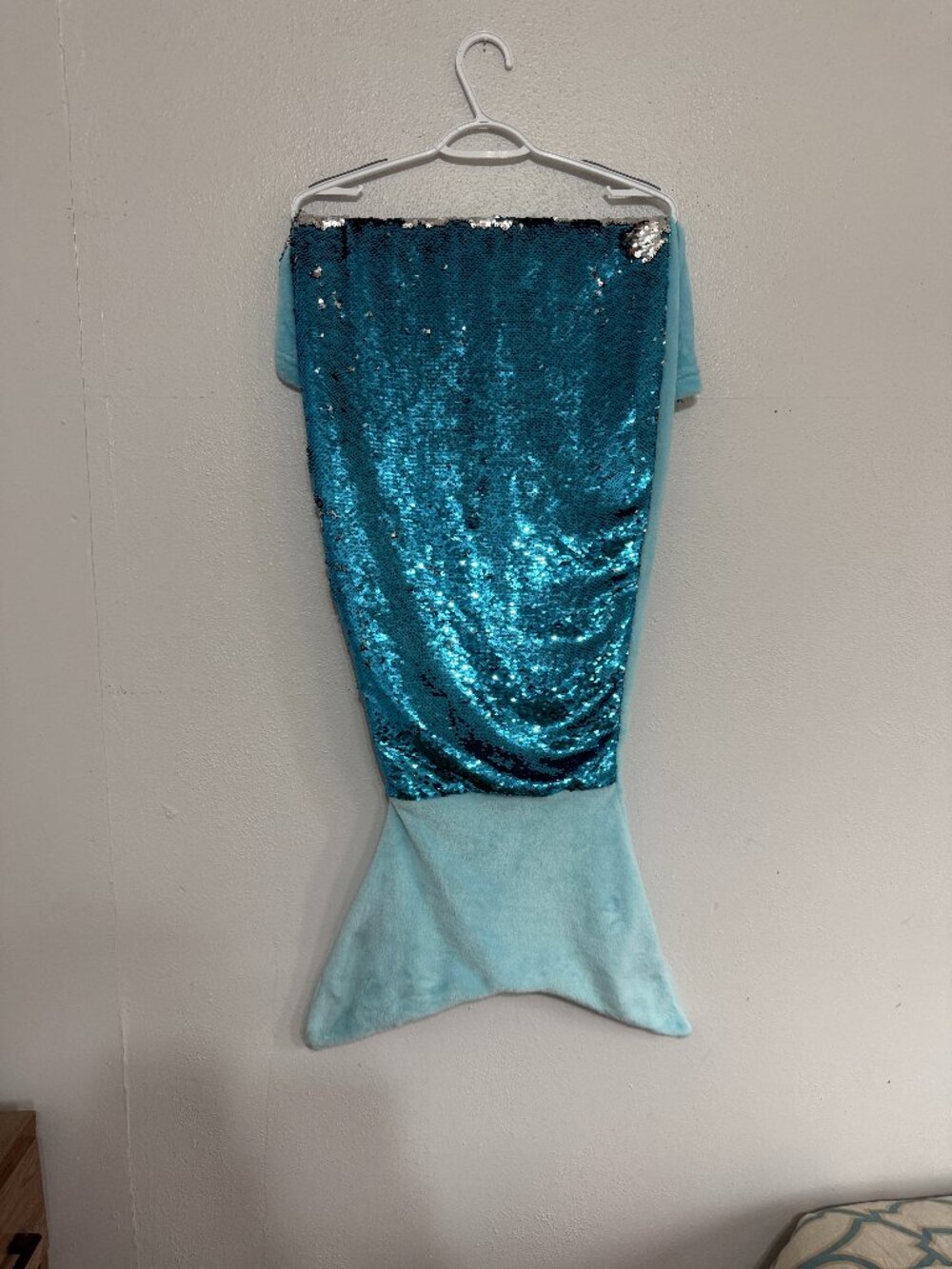 🧜♀️ Sparkly! p.s. from aéropostale Reversible Sequin Mermaid Tail Blanket